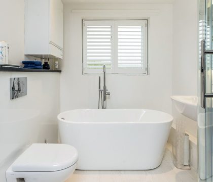 Twigs Sitting Bathroom - StayCotswold