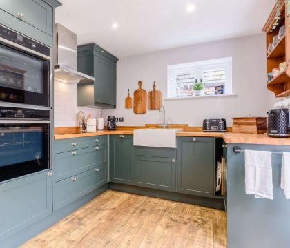 Shakespeare Cottage Kitchen - StayCotswold