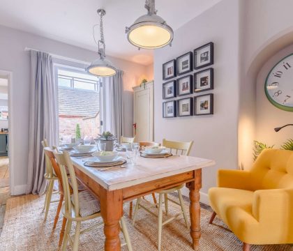 Shakespeare Cottage Dining Area - StayCotswold