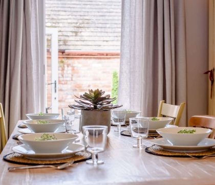 Shakespeare Cottage Dining Area - StayCotswold