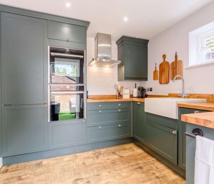 Shakespeare Cottage Kitchen - StayCotswold