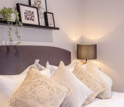 Shakespeare Cottage Master Bedroom - StayCotswold