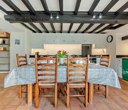 Causeway Cottage Kitchen - StayCotswold