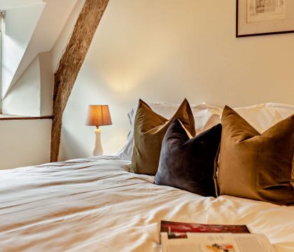 Bea's Cottage Master Bedroom - StayCotswold