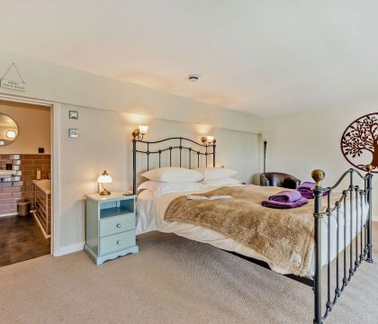 The Old School House Master Bedroom - StayCotswold