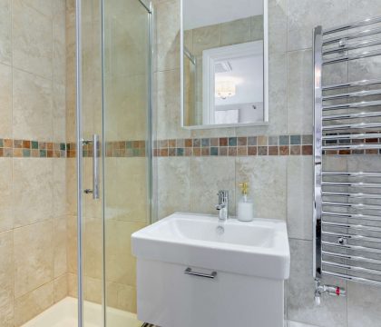 Fosseside House Bathroom - StayCotswold