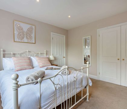 Fosseside House Bedroom - StayCotswold