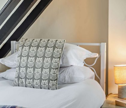 Fleur de Lys Bedroom - StayCotswold 