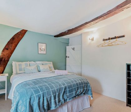 Nepenthe Bedroom 3 - StayCotswold