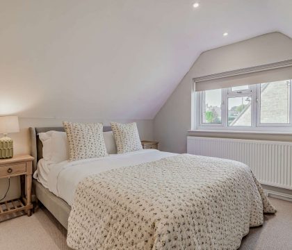 Ways End Bedroom 2 - StayCotswold
