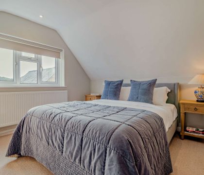 Ways End Master Bedroom - StayCotswold