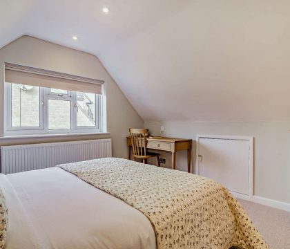 Ways End Bedroom 2 - StayCotswold