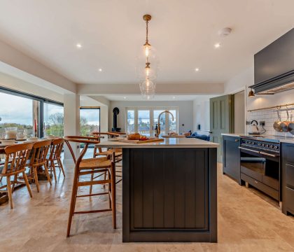 Hillview Kitchen - StayCotswold