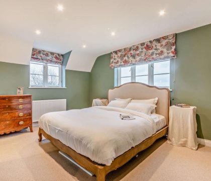 Hillview Master Bedroom - StayCotswold