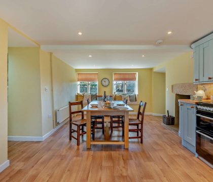Ivycroft Cottage Kitchen/ Dining Room - StayCotswold