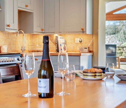Ivycroft Cottage Kitchen/ Dining Room - StayCotswold