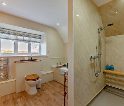 Ivycroft Cottage Master Bedroom Ensuite - StayCotswold