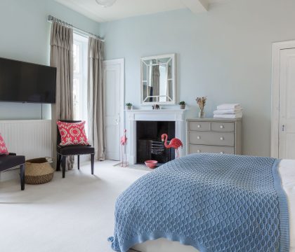 Yew Tree Farm Bedroom 2 - StayCotswold