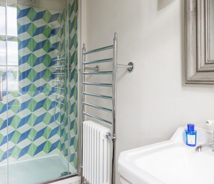 Yew Tree Farm Bedroom 2 Ensuite - StayCotswold