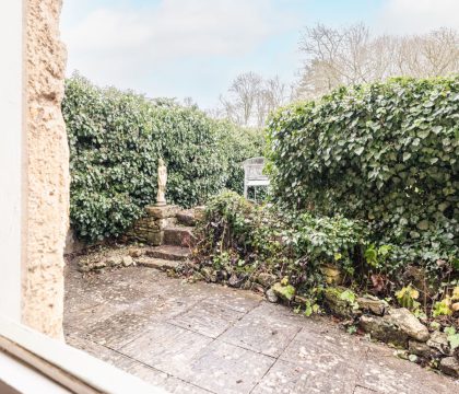 Archway Cottage Patio - StayCotswold