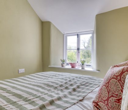 Old Post Office Cottage Master Bedroom - StayCotswold