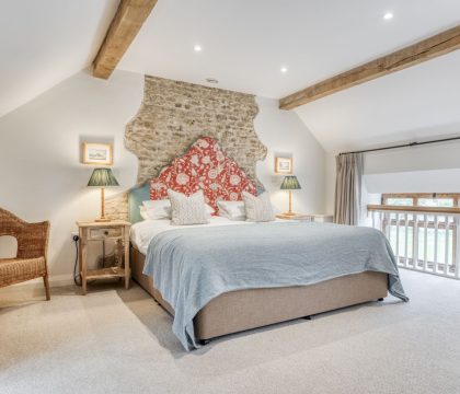 Prince Barn Master Bedroom - StayCotswold