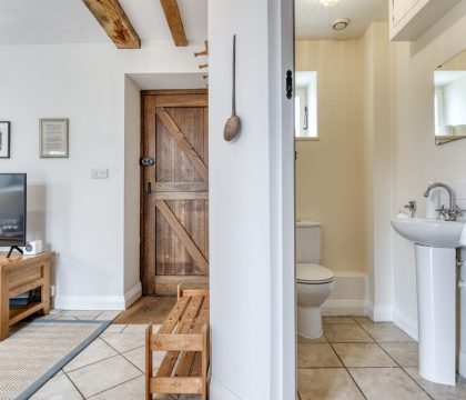 Punch Barn Cloakroom - StayCotswold