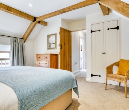Punch Barn Master Bedroom - StayCotswold