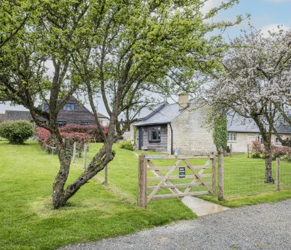 Honey Cottage Garden - StayCotswold