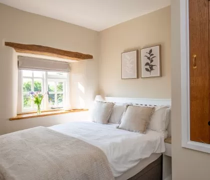 Enoch Cottage Bedroom 2 - StayCotswold