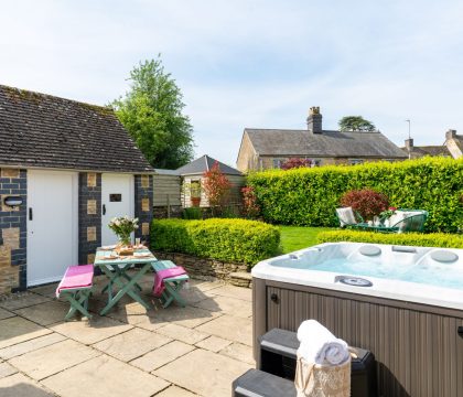 2 Bottom End Garden - StayCotswold