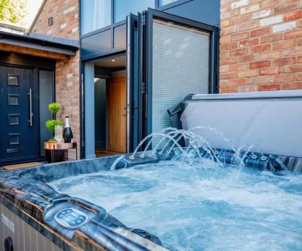 Hot Tub - Cotswold Weekend Breaks With A Hot Tub