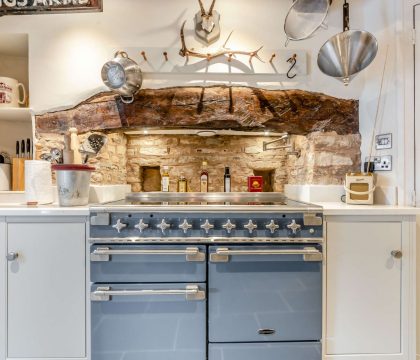 Cross Keys Cottage Kitchen - StayCotswold