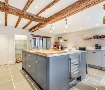 Cross Keys Cottage Kitchen - StayCotswold