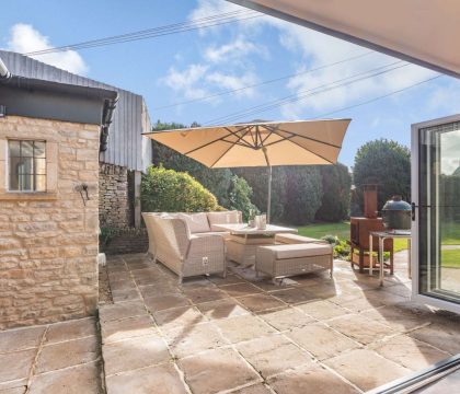 Cross Keys Cottage Patio - StayCotswold