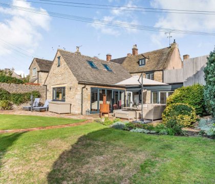 Cross Keys Cottage Garden - StayCotswold