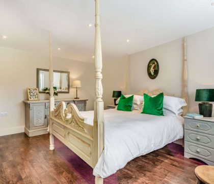 Cross Keys Cottage Bedroom 2 - StayCotswold