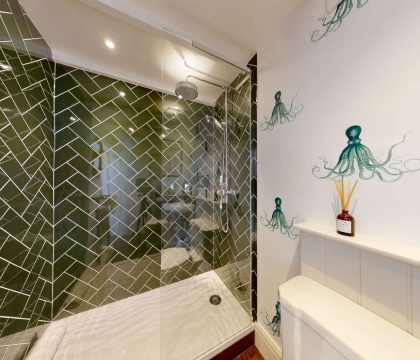 Cross Keys Cottage Shower Room - StayCotswold