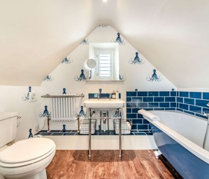 Cross Keys Cottage Bedroom 3 Ensuite - StayCotswold