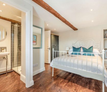 Cross Keys Cottage Master Bedroom - StayCotswold