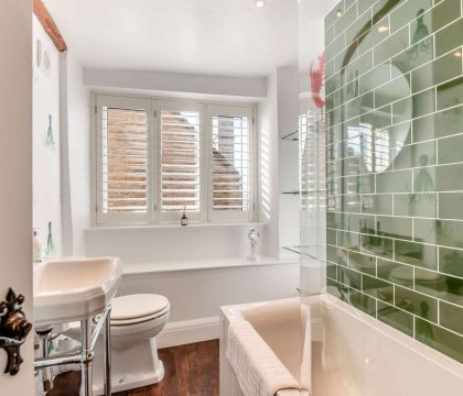 Cross Keys Cottage Family Bathroom - StayCotswold