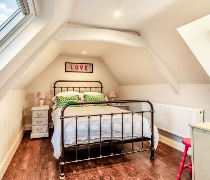 Cross Keys Cottage Bedroom 6 - StayCotswold