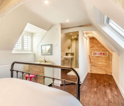 Cross Keys Cottage Bedroom 6 - StayCotswold