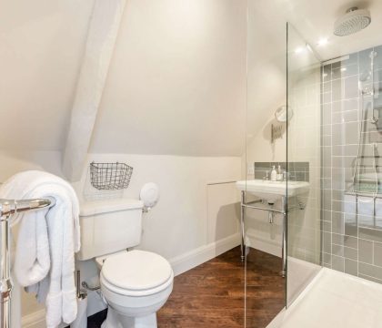 Cross Keys Cottage Bedroom 6 Ensuite - StayCotswold