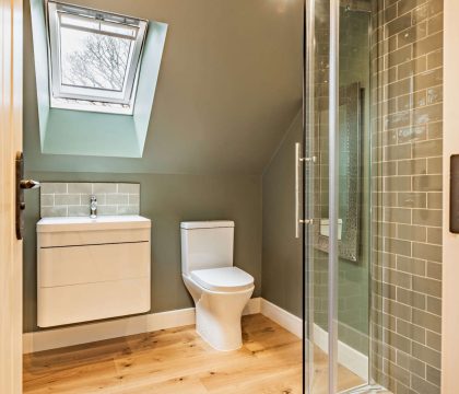 Keepers Annexe Shower Room - StayCotswold
