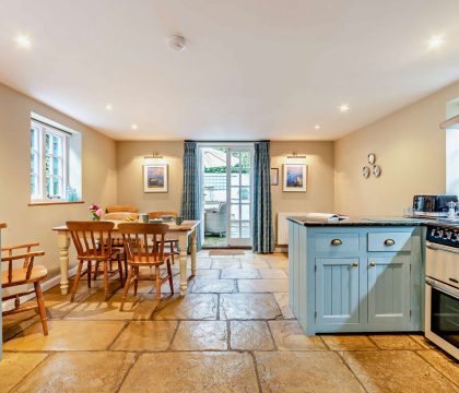 The Glen, Ilmington Kitchen - StayCotswold