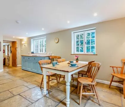 The Glen, Ilmington Kitchen - StayCotswold