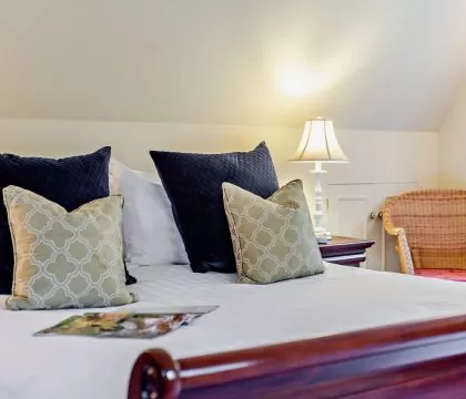 The Glen, Ilmington Master Bedroom - StayCotswold