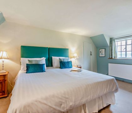 The Glen, Ilmington Bedroom 2 - StayCotswold