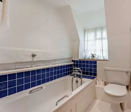 The Glen, Ilmington Family Bathroom - StayCotswold